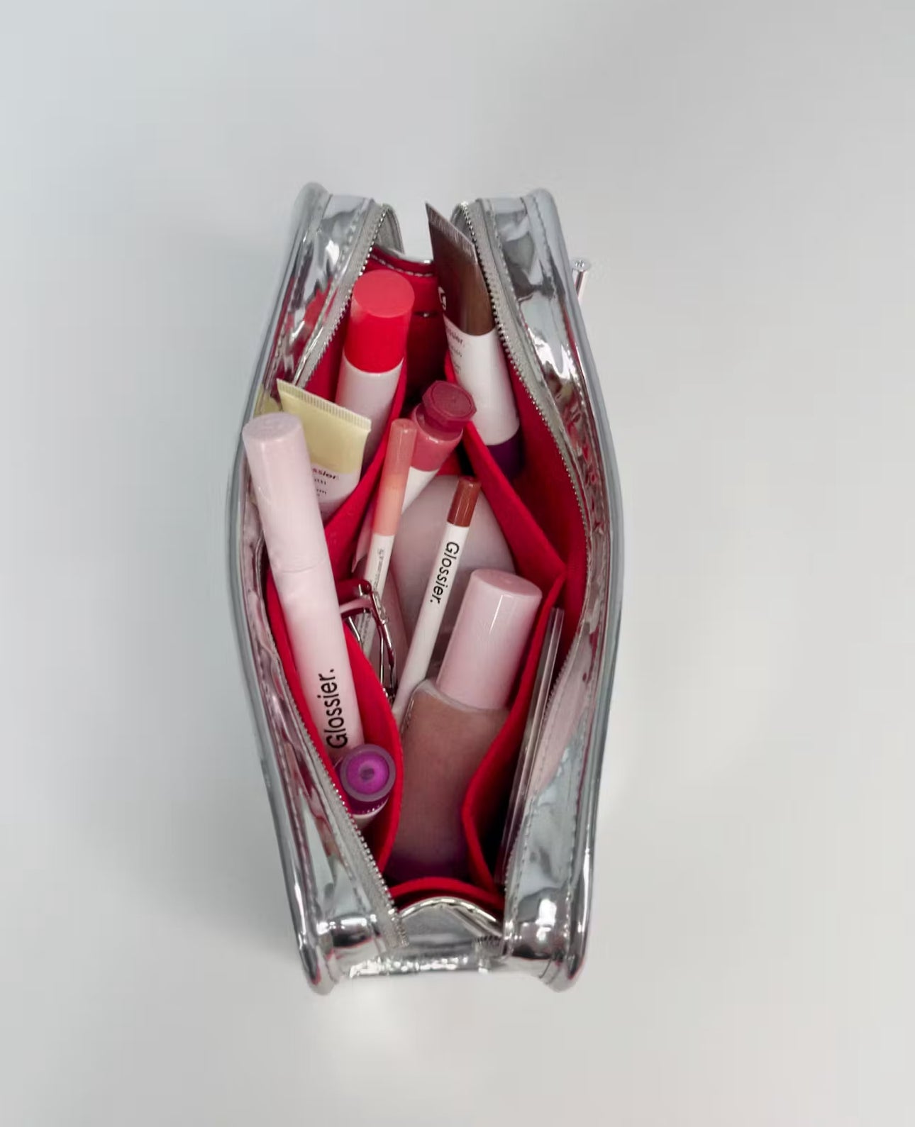 Pre orden: Glossier | Chrome Beauty Bag