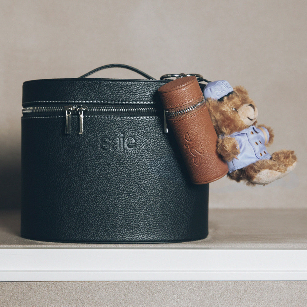 Saie | The Bellhop Bear Keychain (Colgante para Bolsa Edición Limitada) | Pre-orden