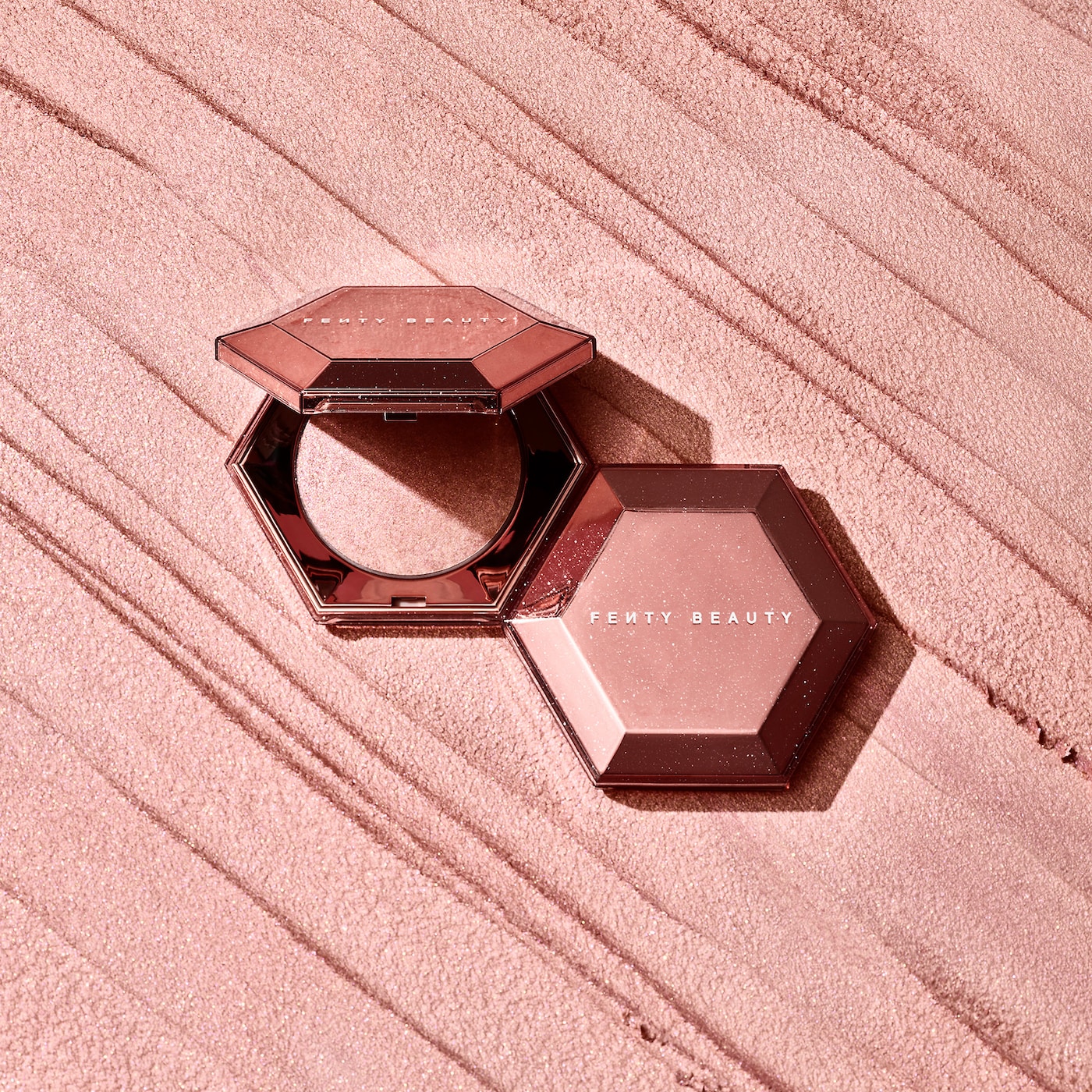 Pre orden: Fenty Beauty by Rihanna | Diamond Bomb All-Over Diamond Veil