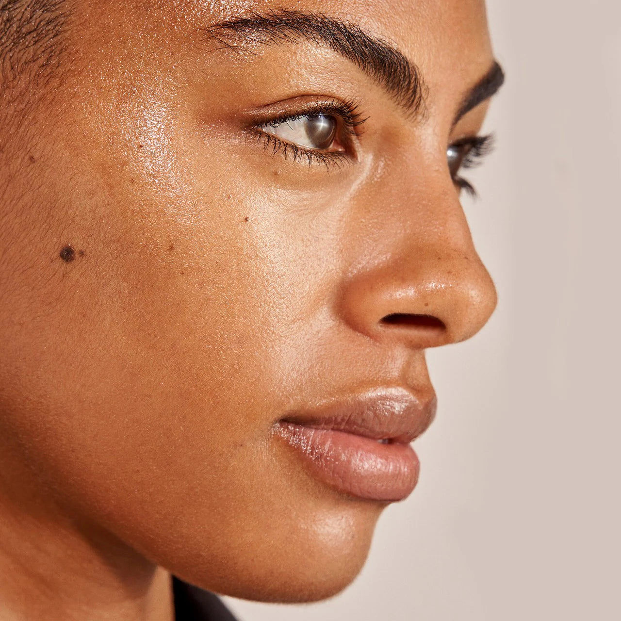 Pre orden: MERIT | Great Skin Instant Glow Serum with Niacinamide and Hyaluronic Acid