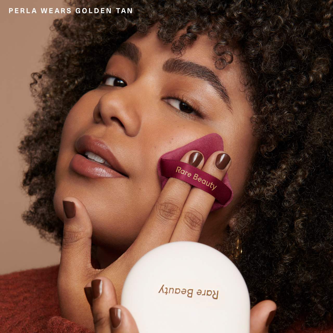 Pre orden: Rare Beauty by Selena Gomez | Soft Touch Setting Powder and Baking Puff Duo