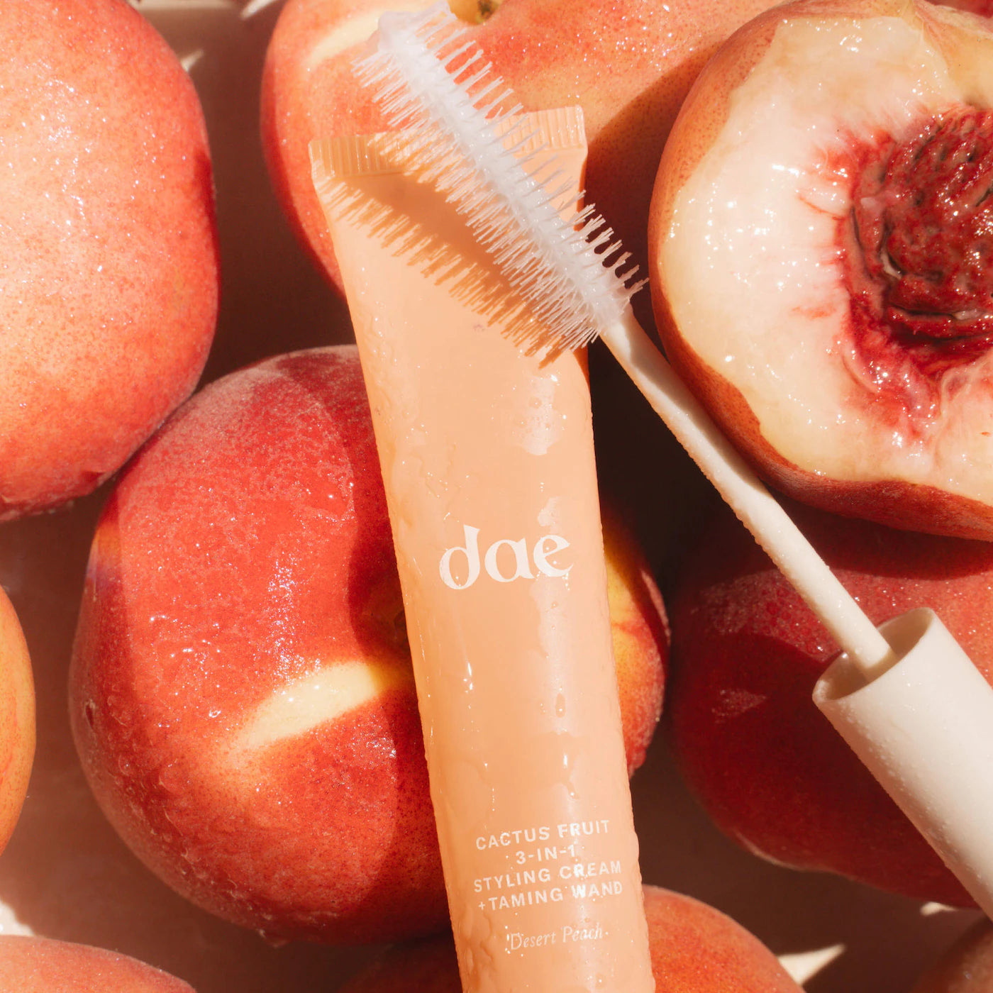 Pre-orden: dae | Cactus Fruit 3-in-1 Styling Cream with Taming Wand | Desert Peach