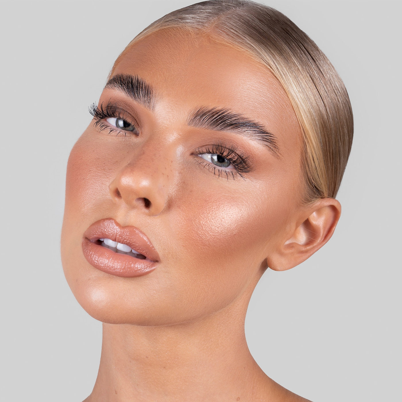 Pre orden: REFY | Brow Sculpt Shape and Hold Gel with Lamination Effect