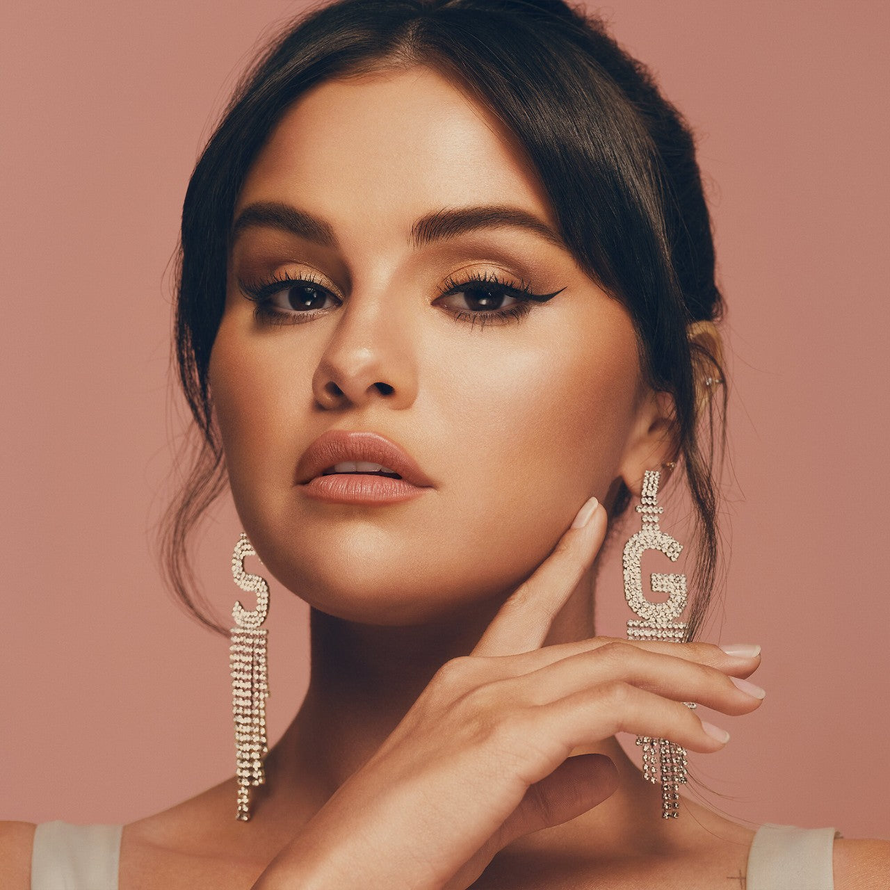 Rare Beauty by Selena Gomez | Positive Light Silky Touch Highlighter | Mesmerize