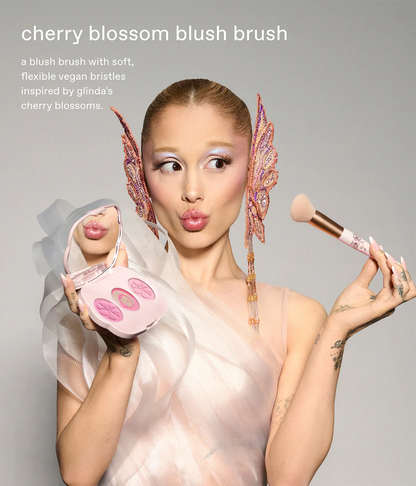 Pre-orden: r.e.m. beauty x Wicked | For Good Cherry Blossom Blush Brush