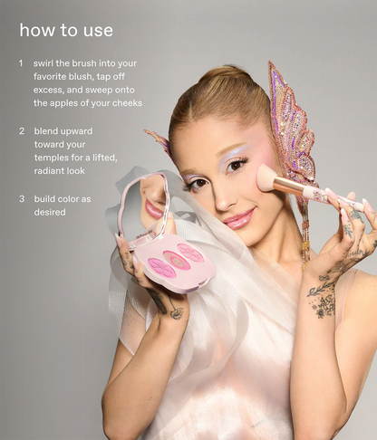 Pre-orden: r.e.m. beauty x Wicked | For Good Cherry Blossom Blush Brush