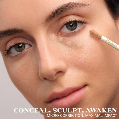 Prada | Micro-Correcting Blurring Concealer with Peptides (Corrector con Péptidos) | Pre-orden