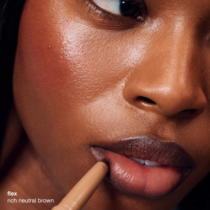 Pre-orden: rhode | Peptide Lip Shape Contouring Lip Shaper