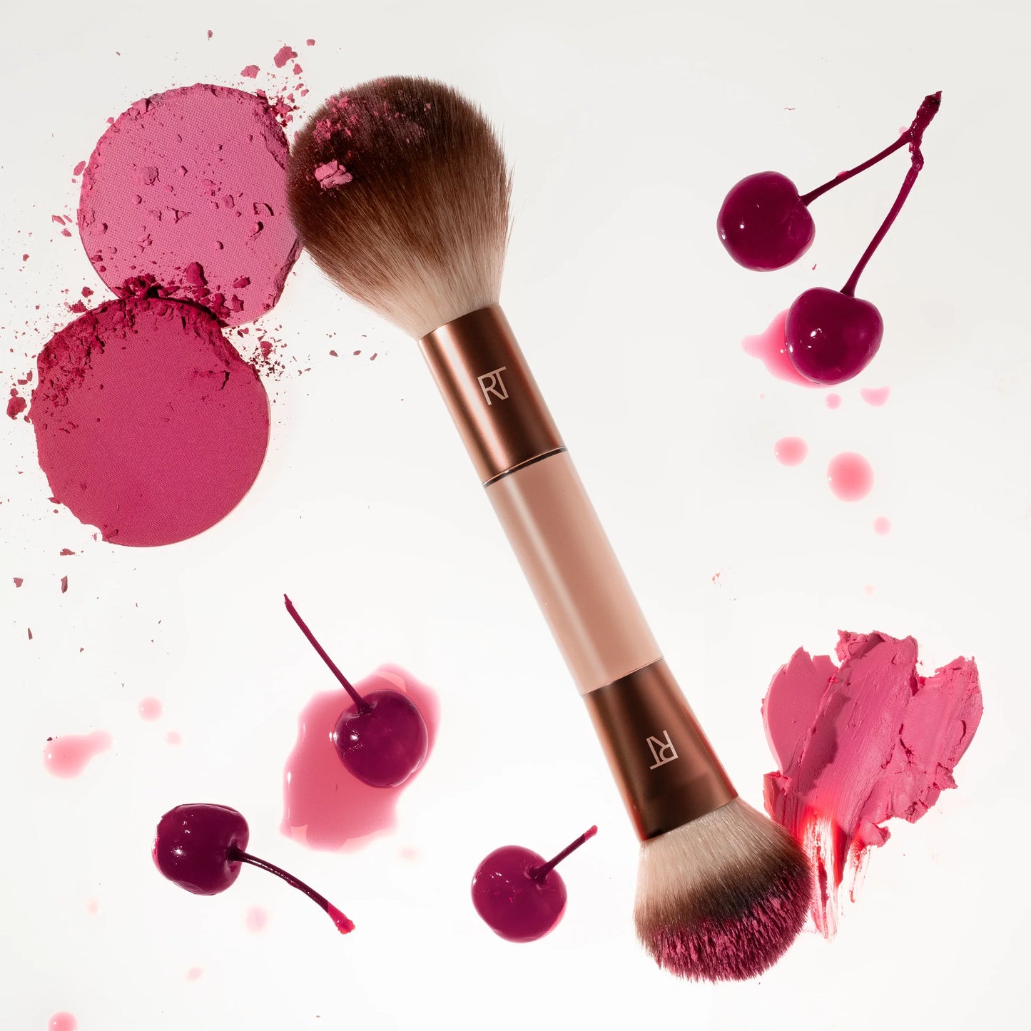Pre-orden: Real Techniques | Limited Edition Cherry On Top It's All Blush Brush