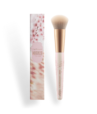 Pre-orden: r.e.m. beauty x Wicked | For Good Cherry Blossom Blush Brush