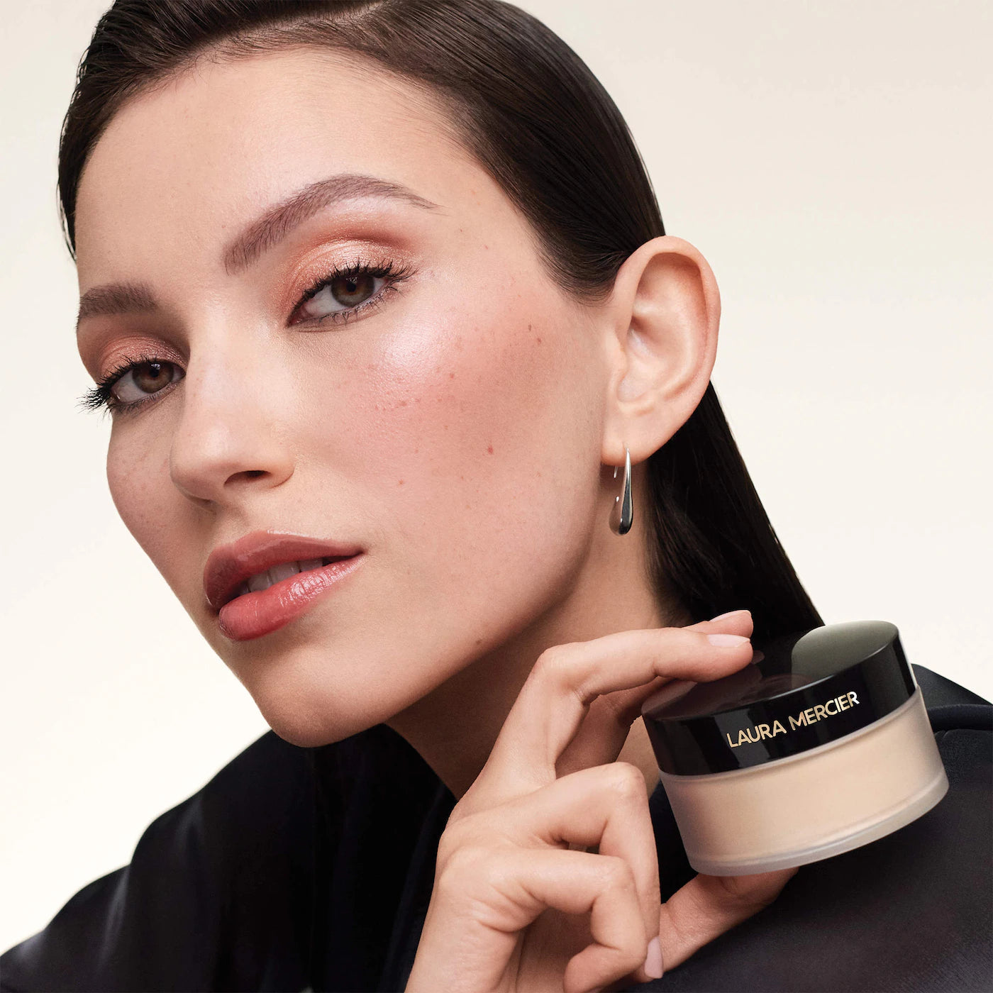 Pre-orden: Laura Mercier | Indulgent Icons Translucent Loose Powder & Velour Puff Duo Gift Set
