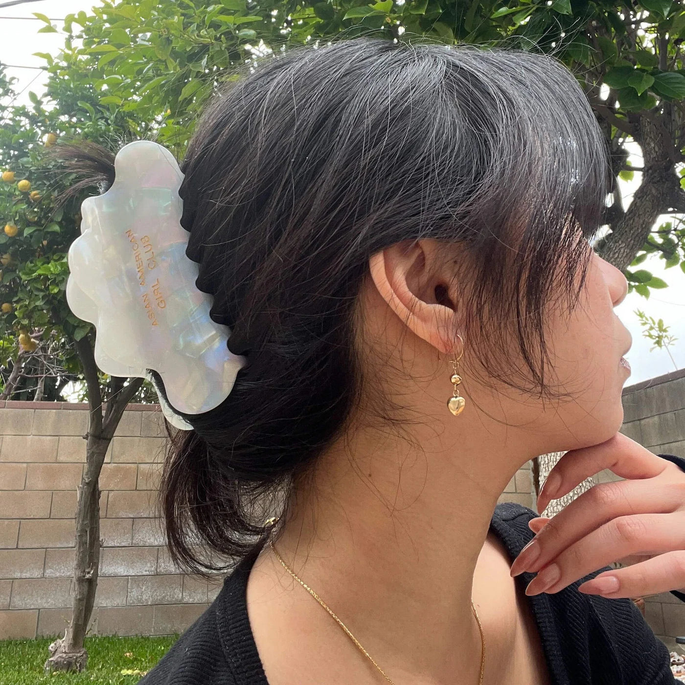 Pre-orden: Chunks | Chunks x AAGC Nimbus Hair Claw Clip in Opal