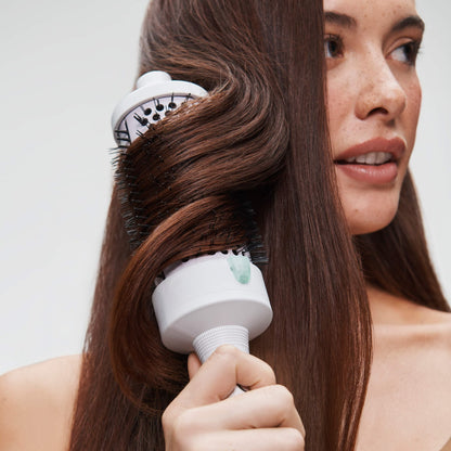 Pre-orden: Mane | It's Giving Body Jumbo Hot Round Brush and Heat Protectant Hair Gift Set