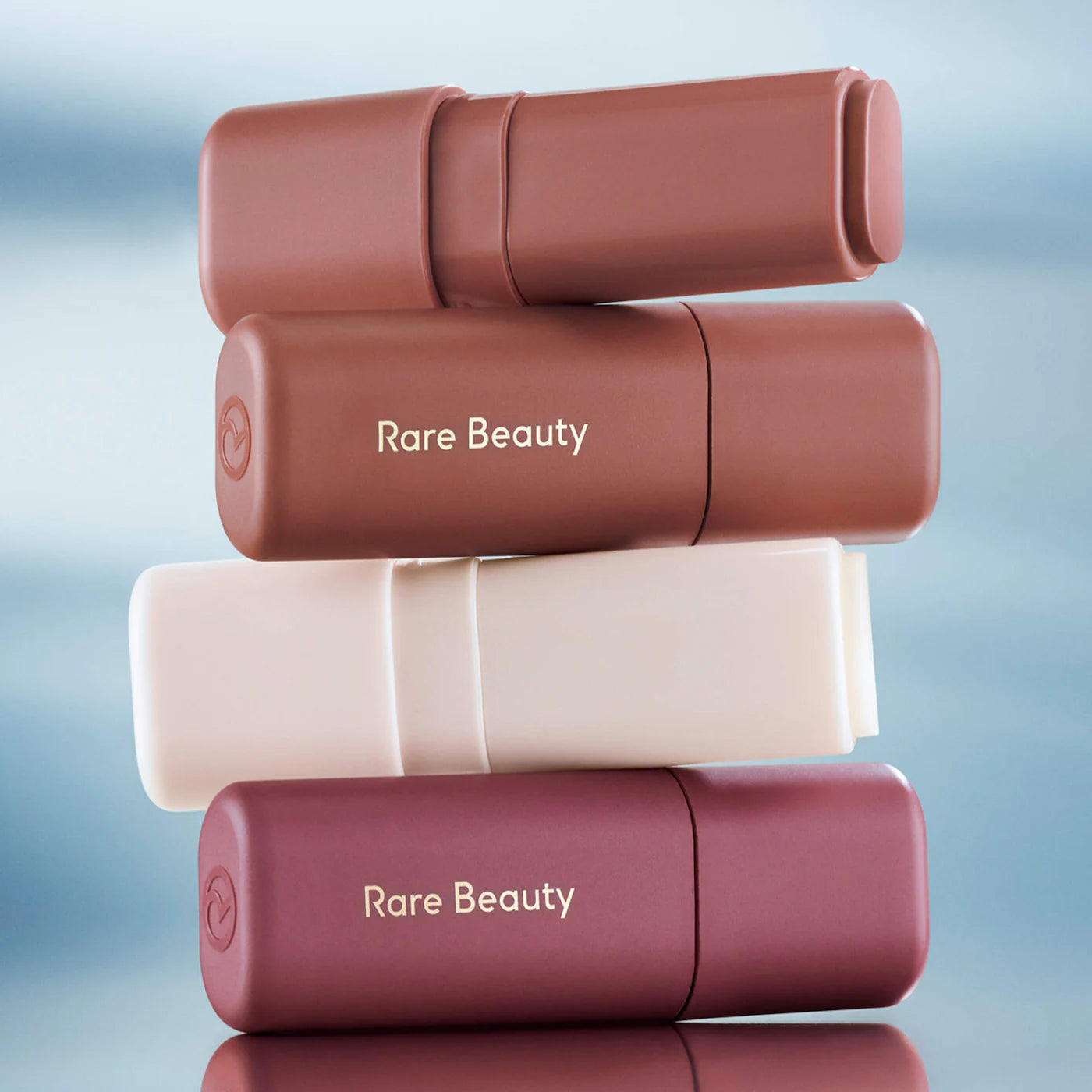 Rare Beauty | Find Comfort Lip Butter Balm + Overnight Mask with Hyaluronic Acid Butter (Bálsamo Labial Mantequilla Hidratante y Mascarilla Nocturna con Ácido Hialurónico) | Pre-orden