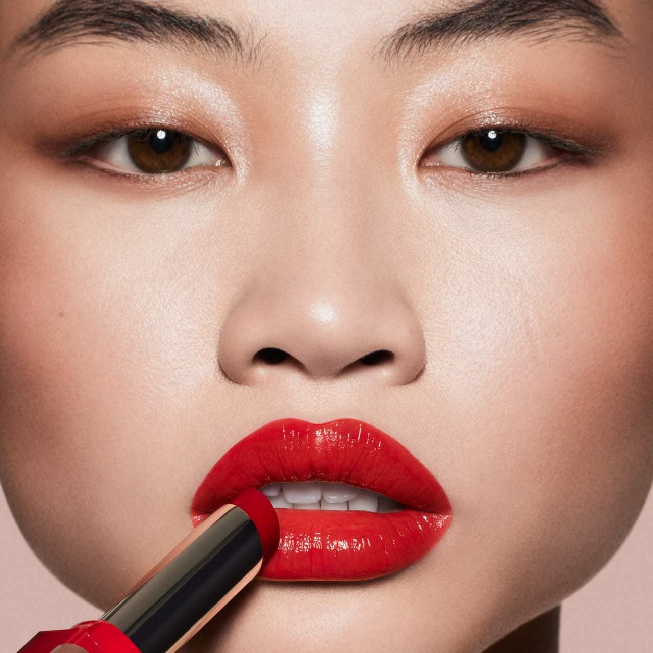 Pre orden: Fenty Beauty by Rihanna | Gloss Bomb Stix High-Shine Gloss Stick - Imagen 25